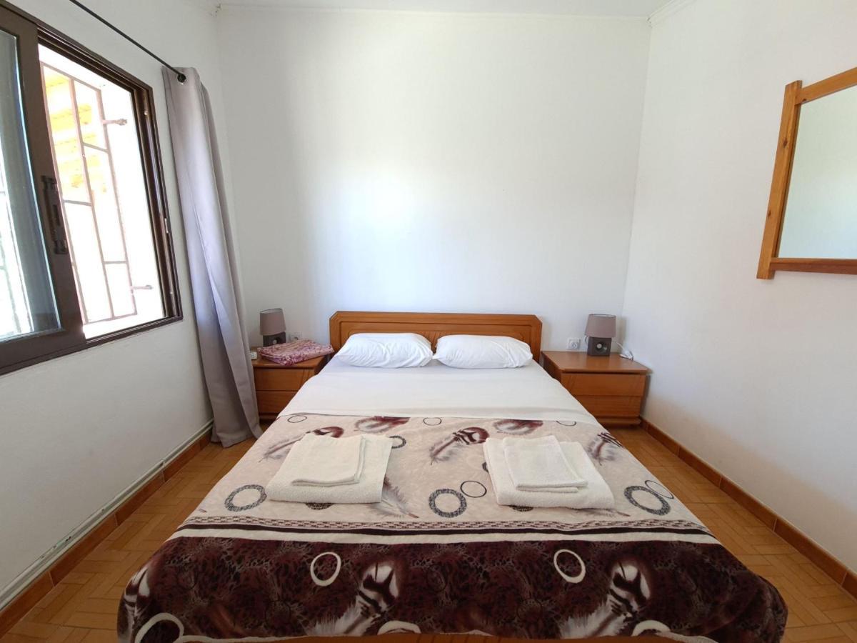 G-George Apartments By The Sea And Airport Liadha ภายนอก รูปภาพ