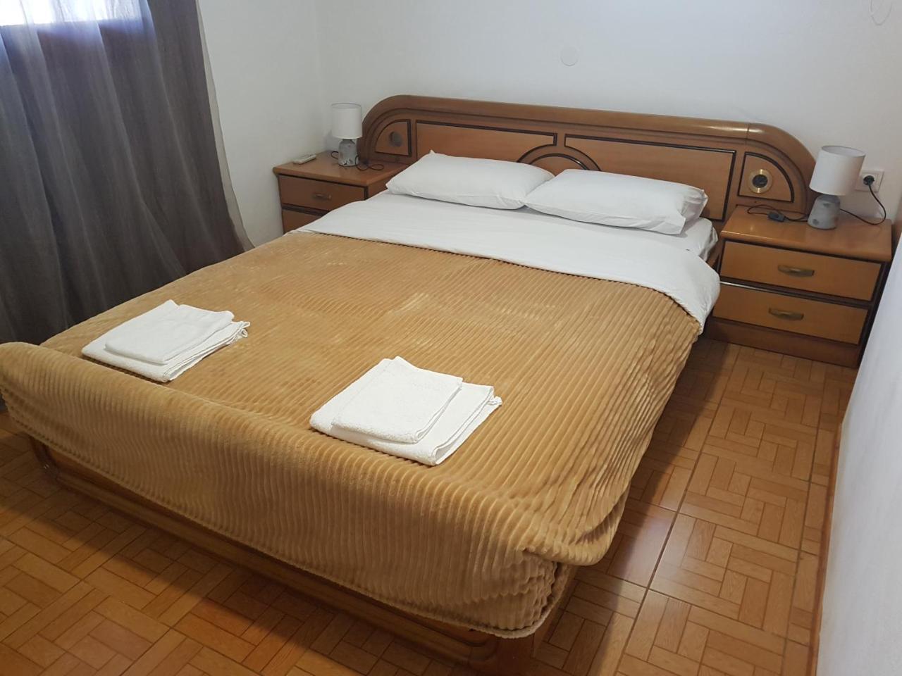 G-George Apartments By The Sea And Airport Liadha ภายนอก รูปภาพ
